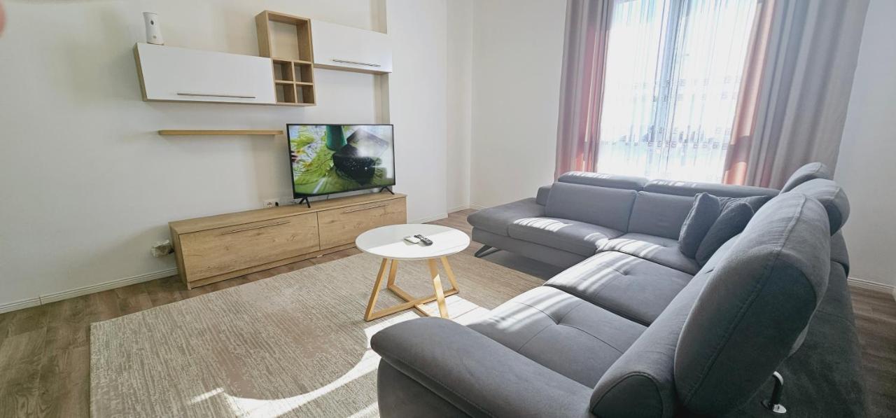 Appartamento Myhouse At 21 Dhjetori Tirana Esterno foto