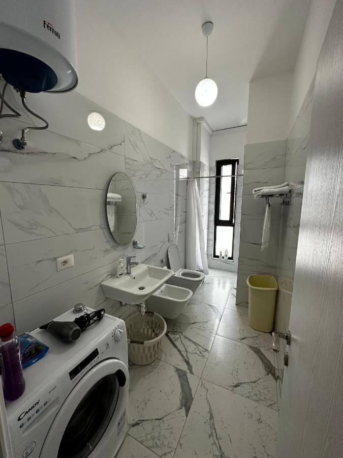 Appartamento Myhouse At 21 Dhjetori Tirana Esterno foto